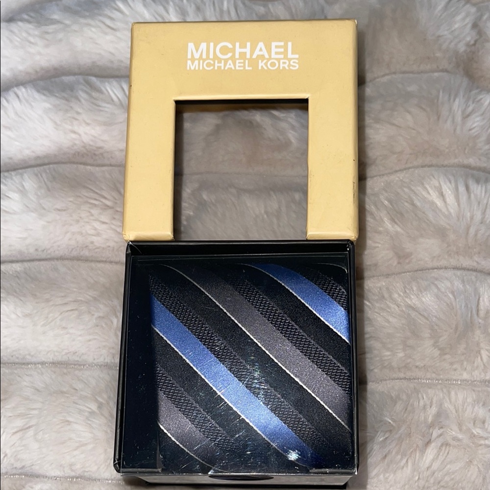 ❤️NEW!!!❤️ Michael Kors Blue and Black Silk Tie